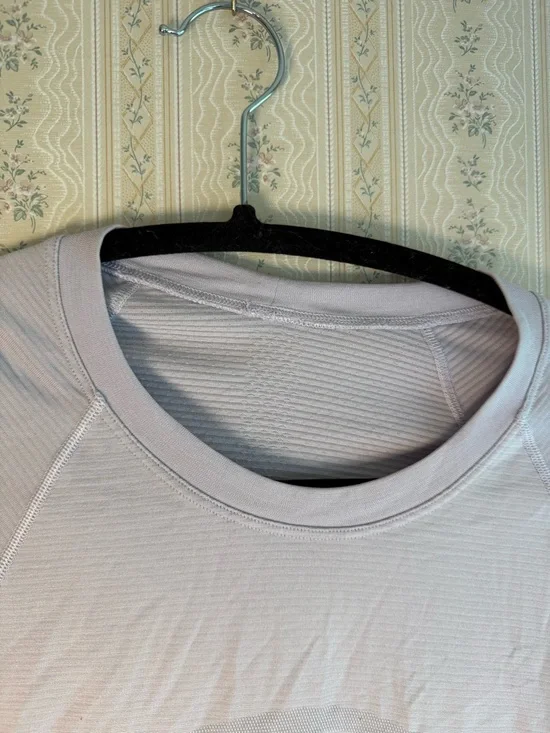Lululemon Swiftly Tech Long-Sleeve Shirt size 4 lavender color - Picture 6 of 10
